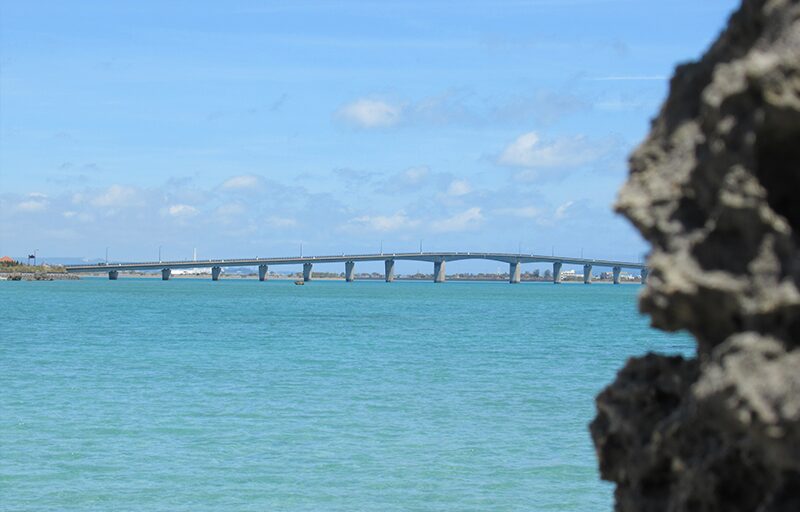 沖縄 浜比嘉大橋　遠景