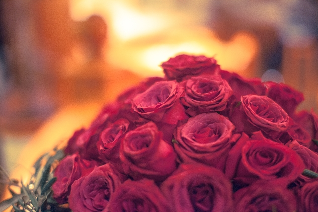 バラの香りは恋愛成就に有効！？イメージ写真　赤いバラの花束